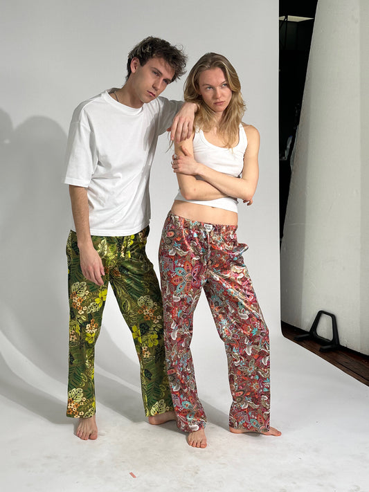 Shooting mit Emil Belton & Lena Werner mit unseren Satinhosen im Pyjama-Style