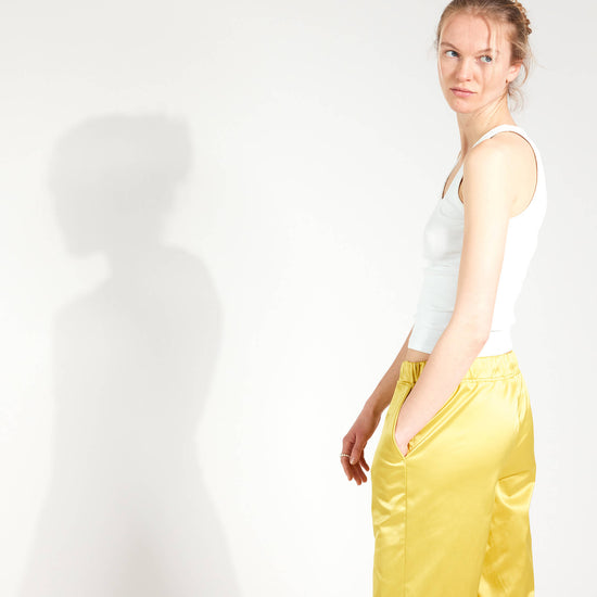 Gold & Glitter Satinhose Casual Look