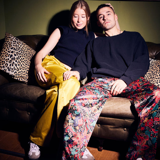 Gold & Glitter Satinhose für Streetwear